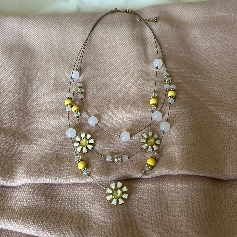 Daisy necklace
